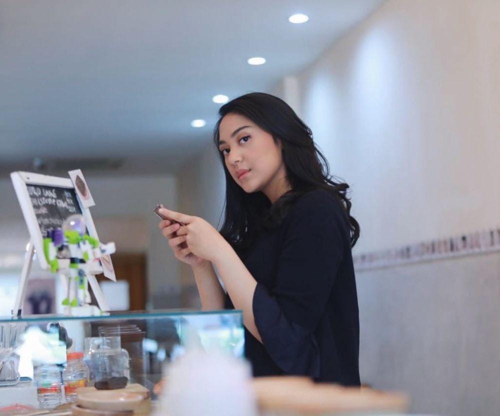 Putri Tanjung (Instagram/putri_tanjung)