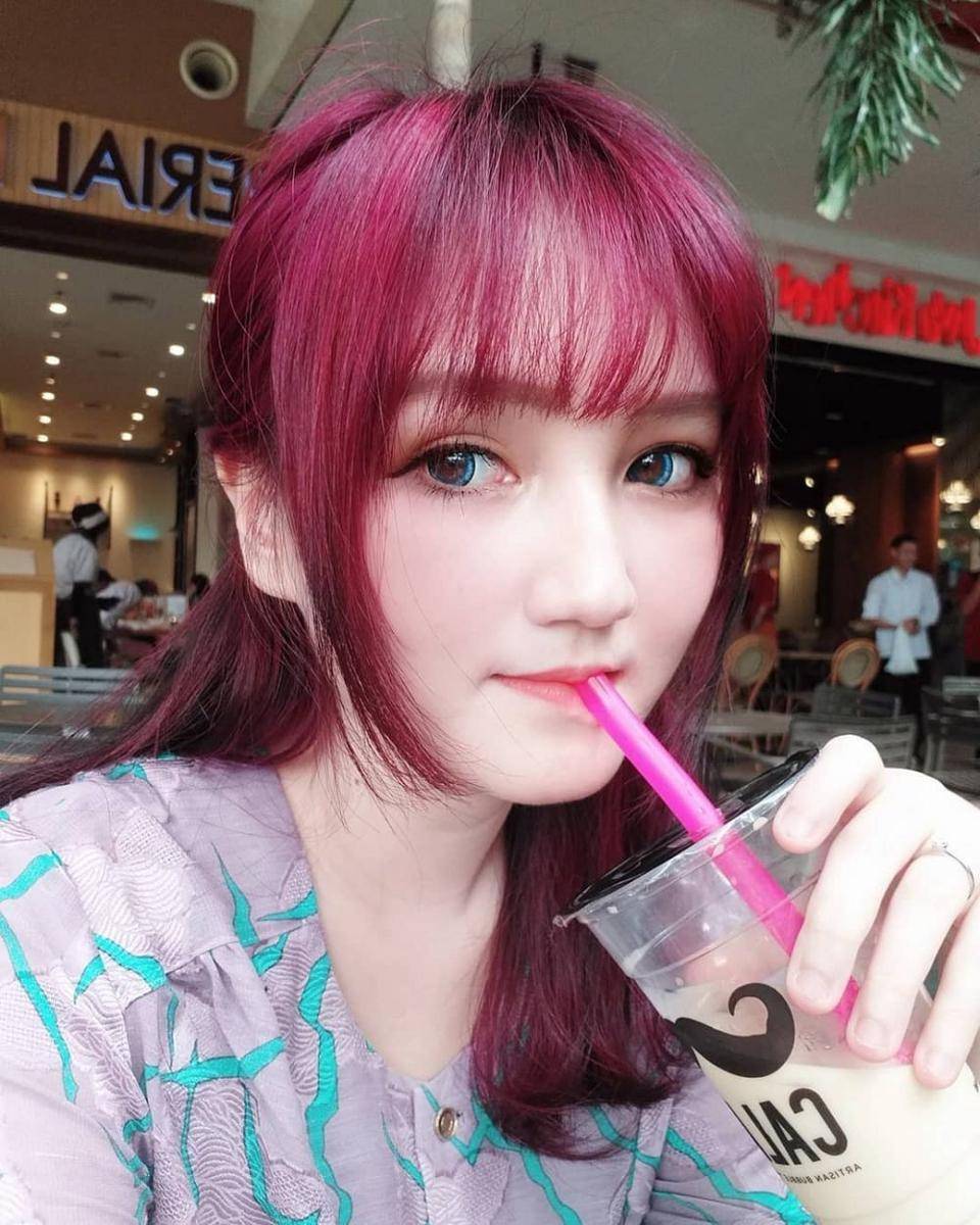 instagram.com/saybillaaa_