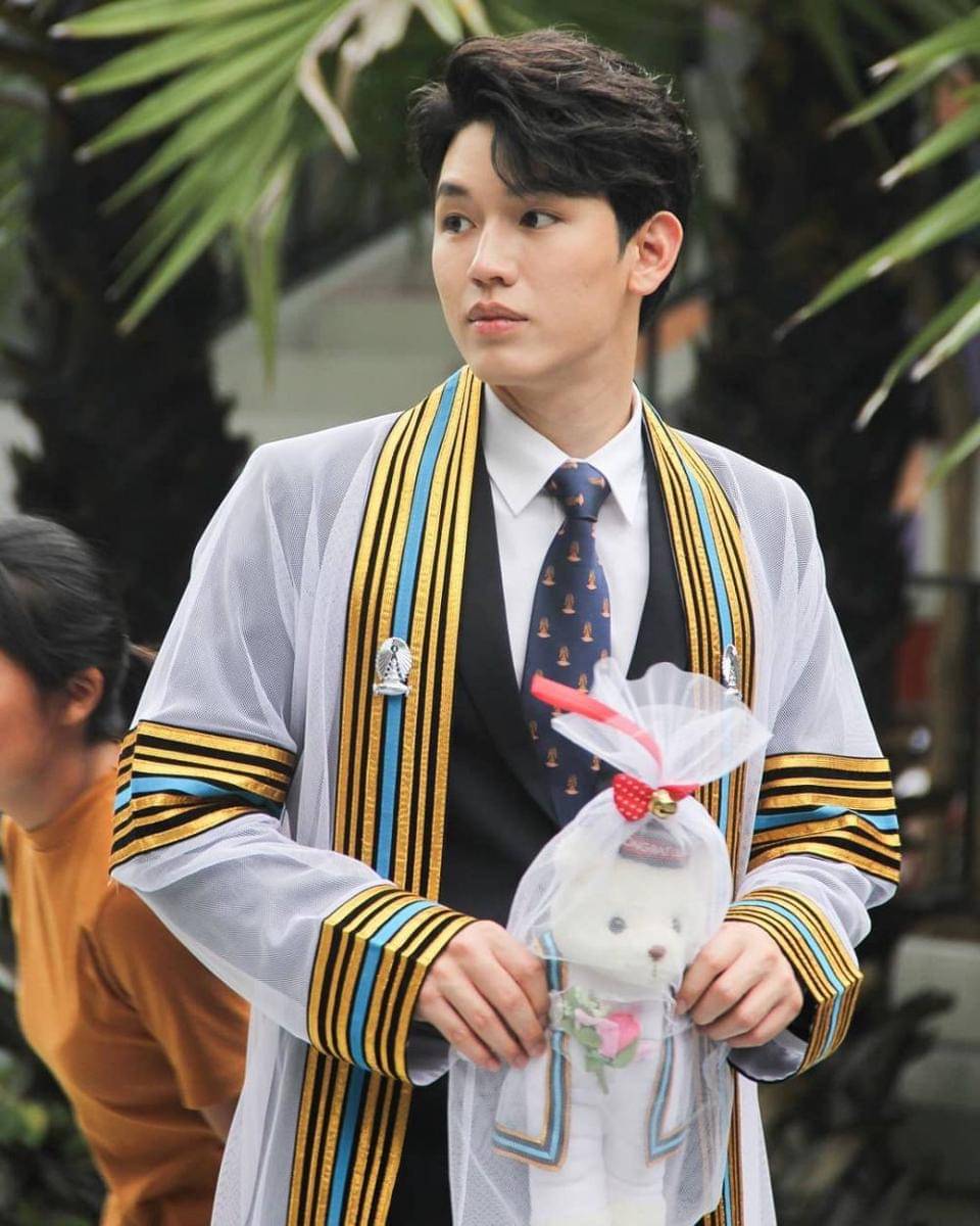 instagram.com/93yifan_