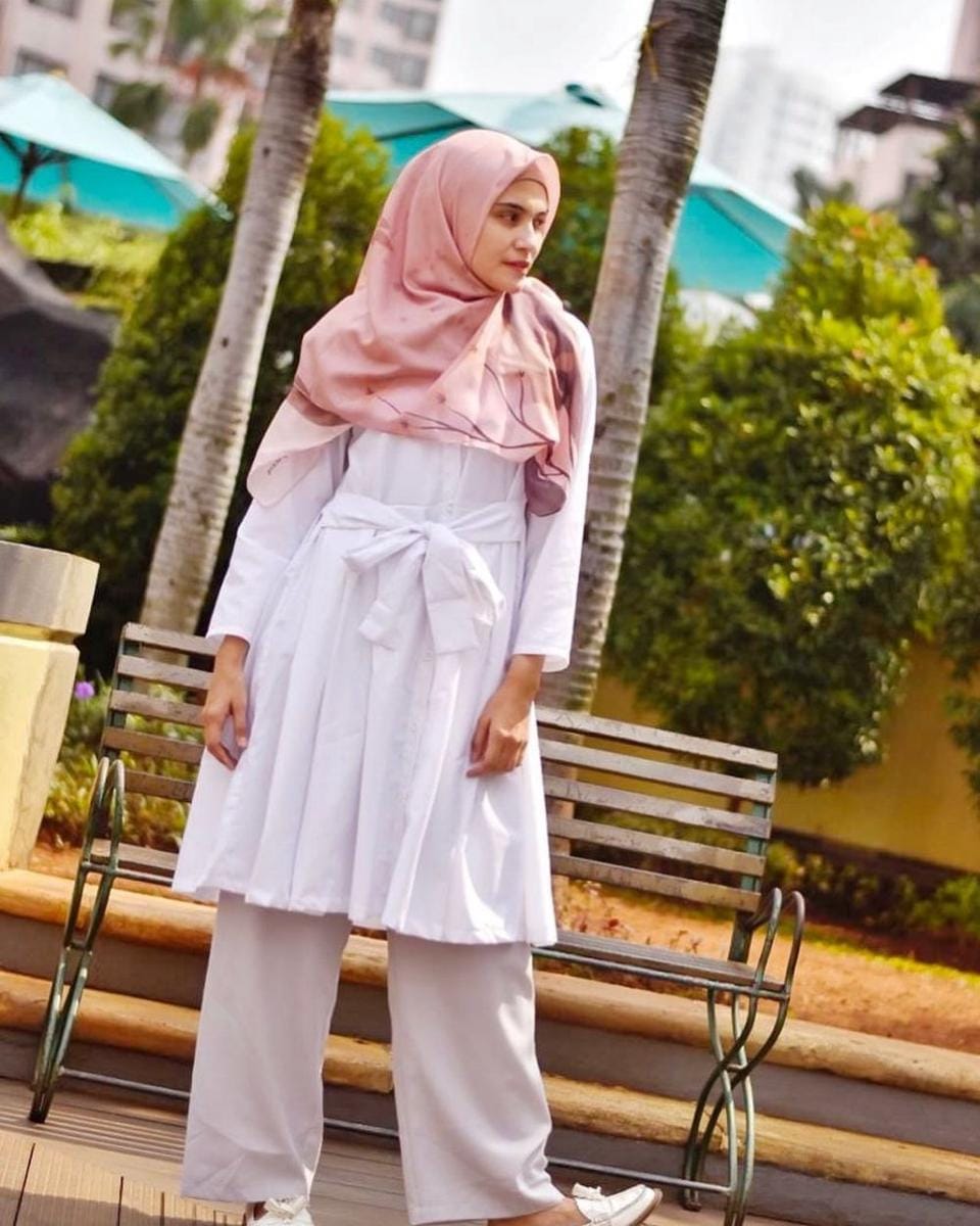 Instagram.com/zeezeeshahab