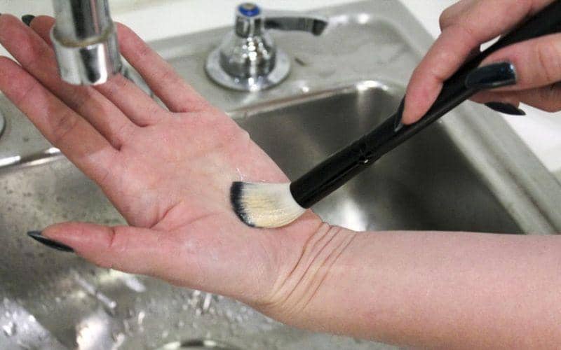 wikihow.com/ Laura Martin