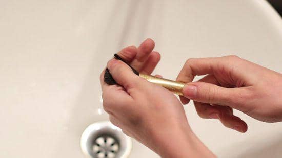 wikihow.com/Laura Martin