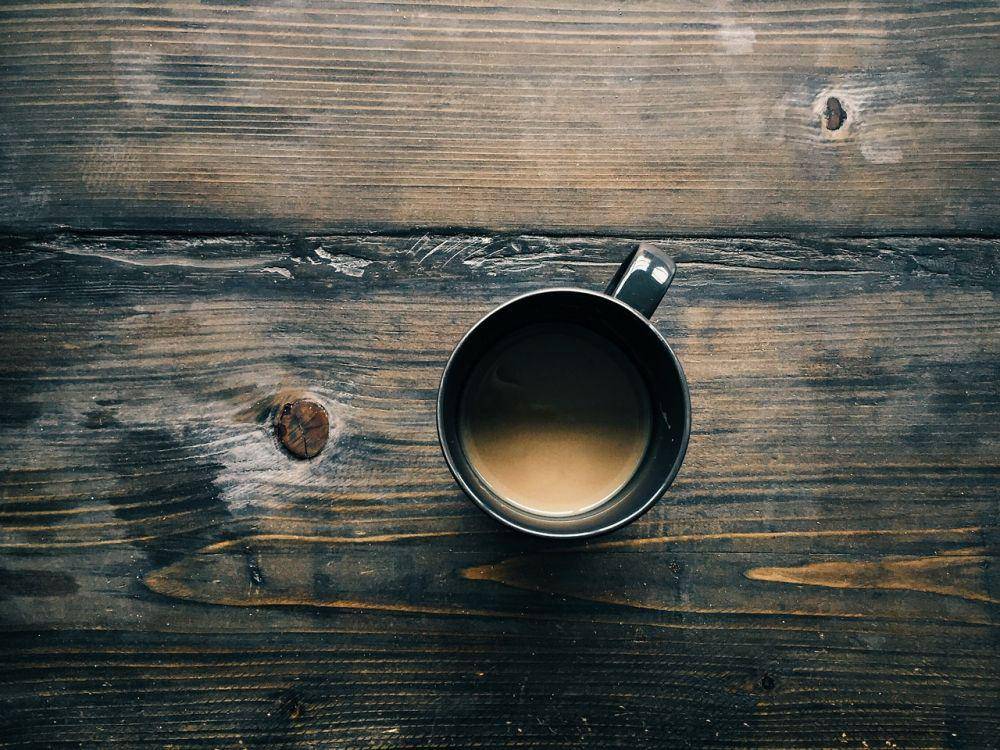 https://pixabay.com/id/photos/kopi-kayu-tabel-espreso-sarapan-1030971/