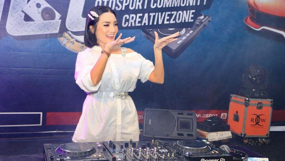 instagram.com/kikiamaliaworld