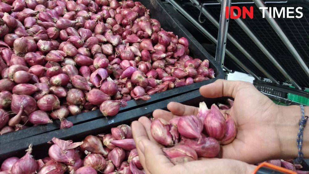 Stok bawang merah dan putih dipastikan aman (IDN Times/Rangga Erfizal)