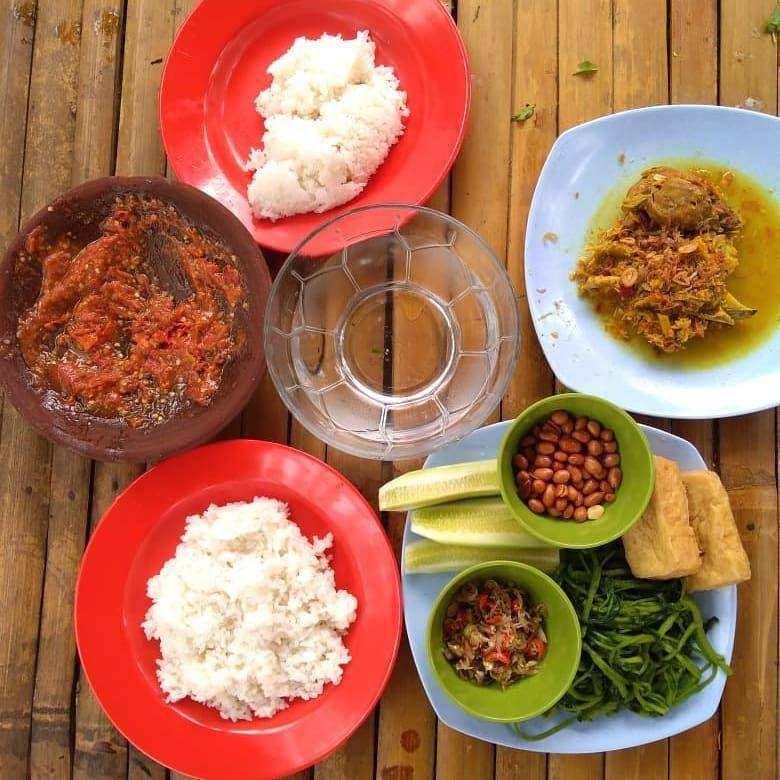 instagram.com/almirawarung