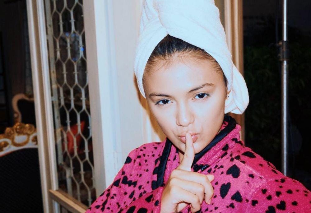 instagram.com/amandarawles/