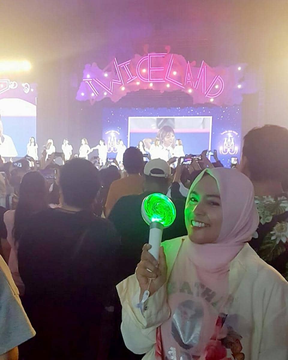 instagram.com/astridkuya