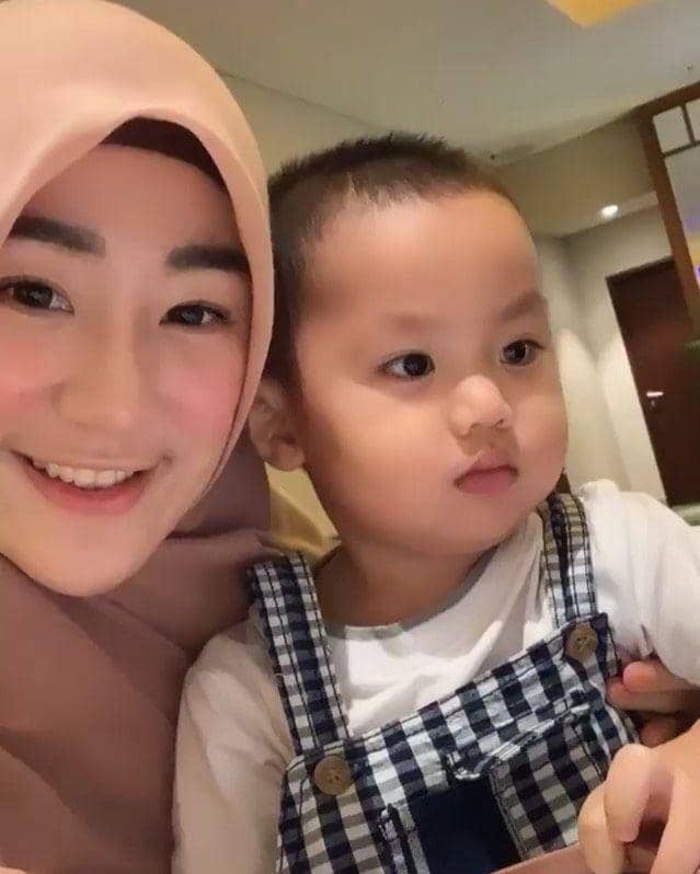 instagram.com/larissachou