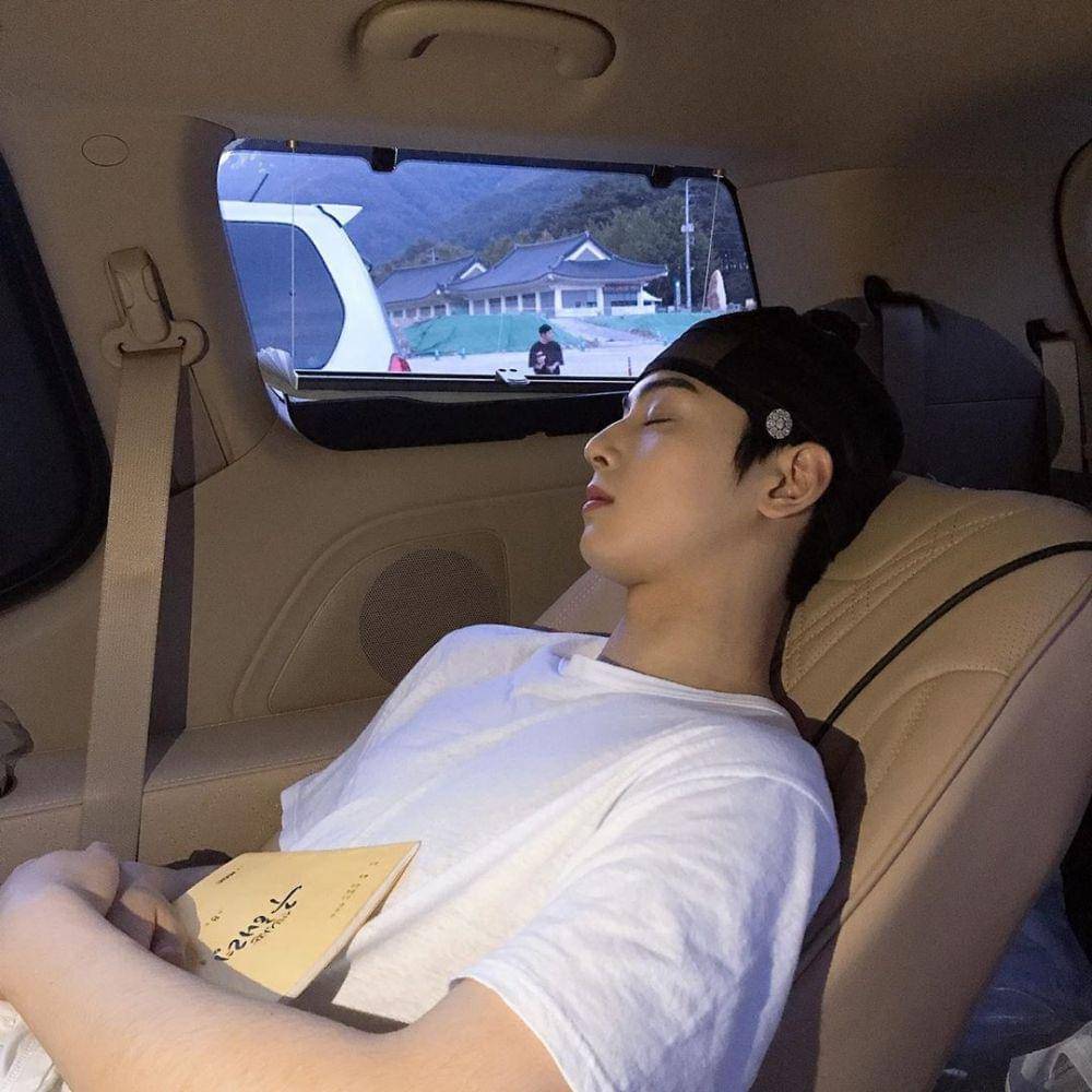 instagram.com/eunwo.o_c/