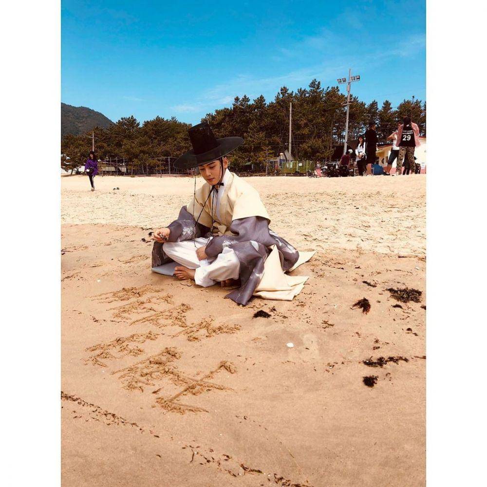 instagram.com/eunwo.o_c/