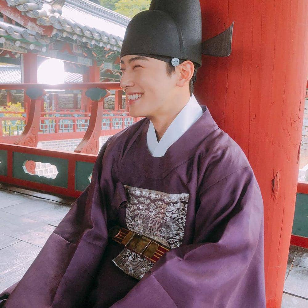 instagram.com/eunwo.o_c/