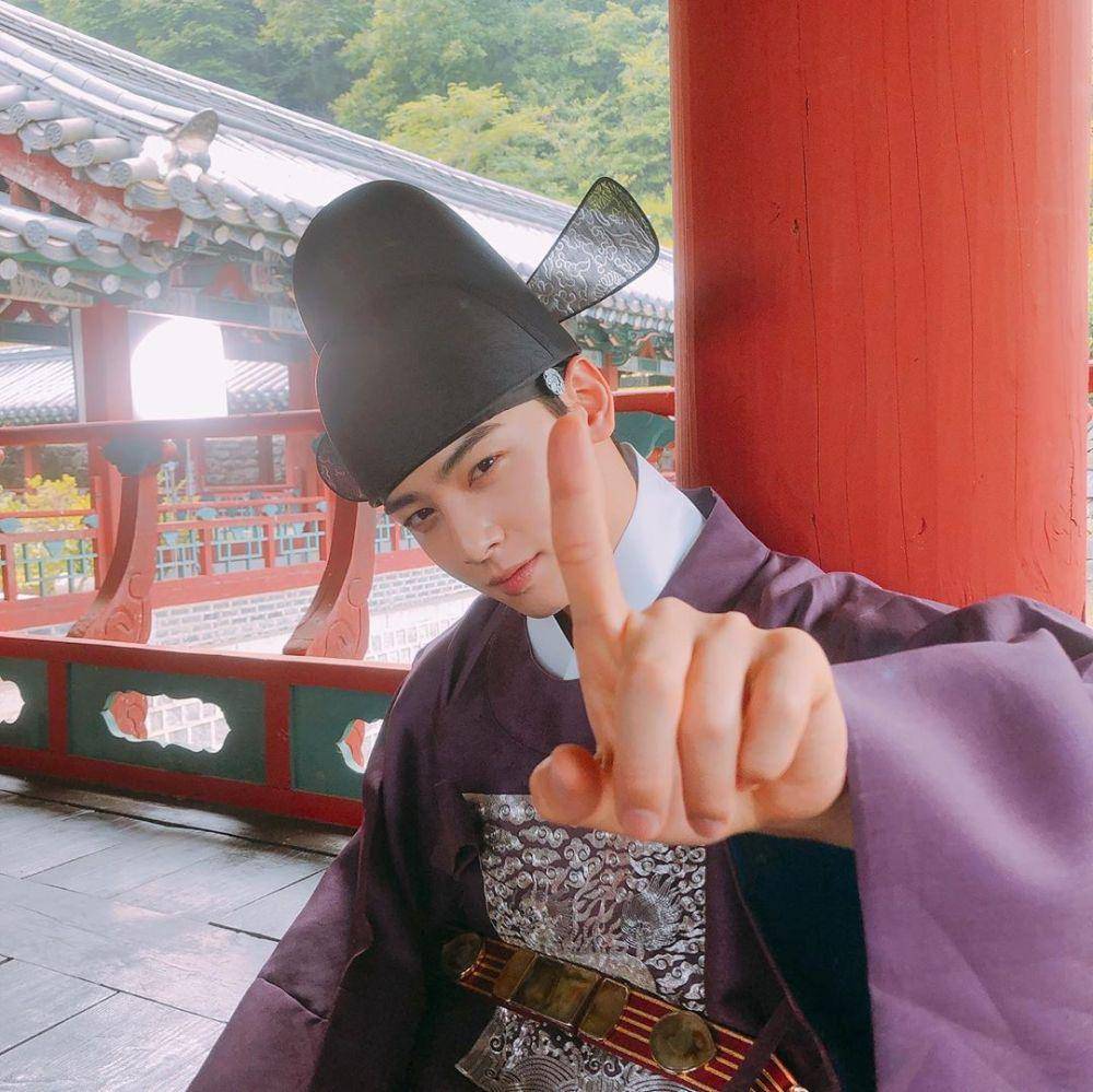 instagram.com/eunwo.o_c/