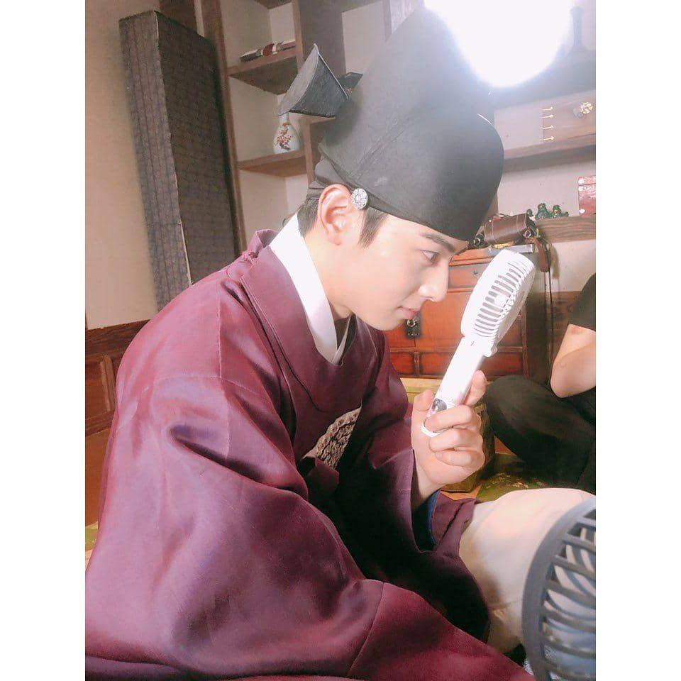 instagram.com/eunwo.o_c/