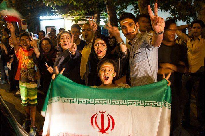Para pendukung timnas Iran berpawai di jalan saat Piala Dunia berlangsung pada 25 Juni 2018. twitter.com/TeamMelliIran