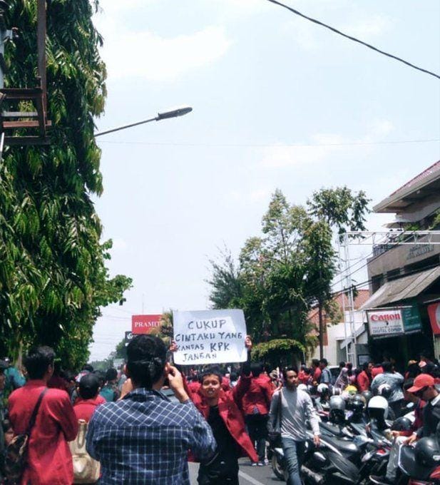 twitter.com/bagaswilliama