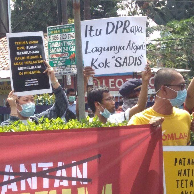 twitter.com/arikriuh