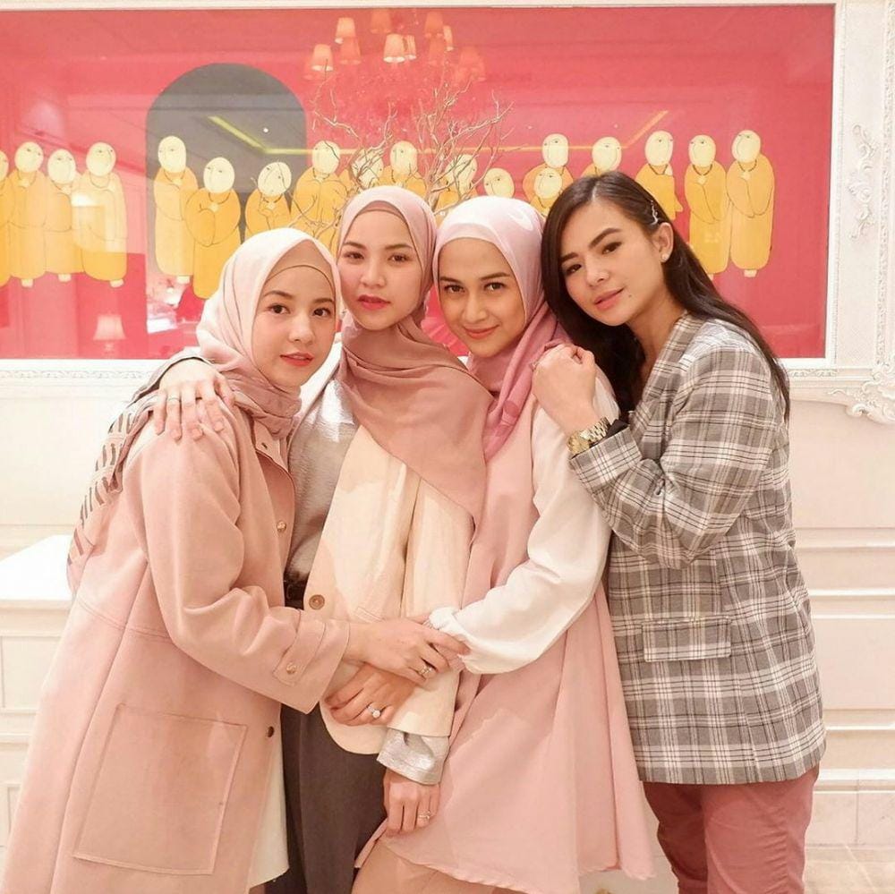 instagram.com/ninazatulini22