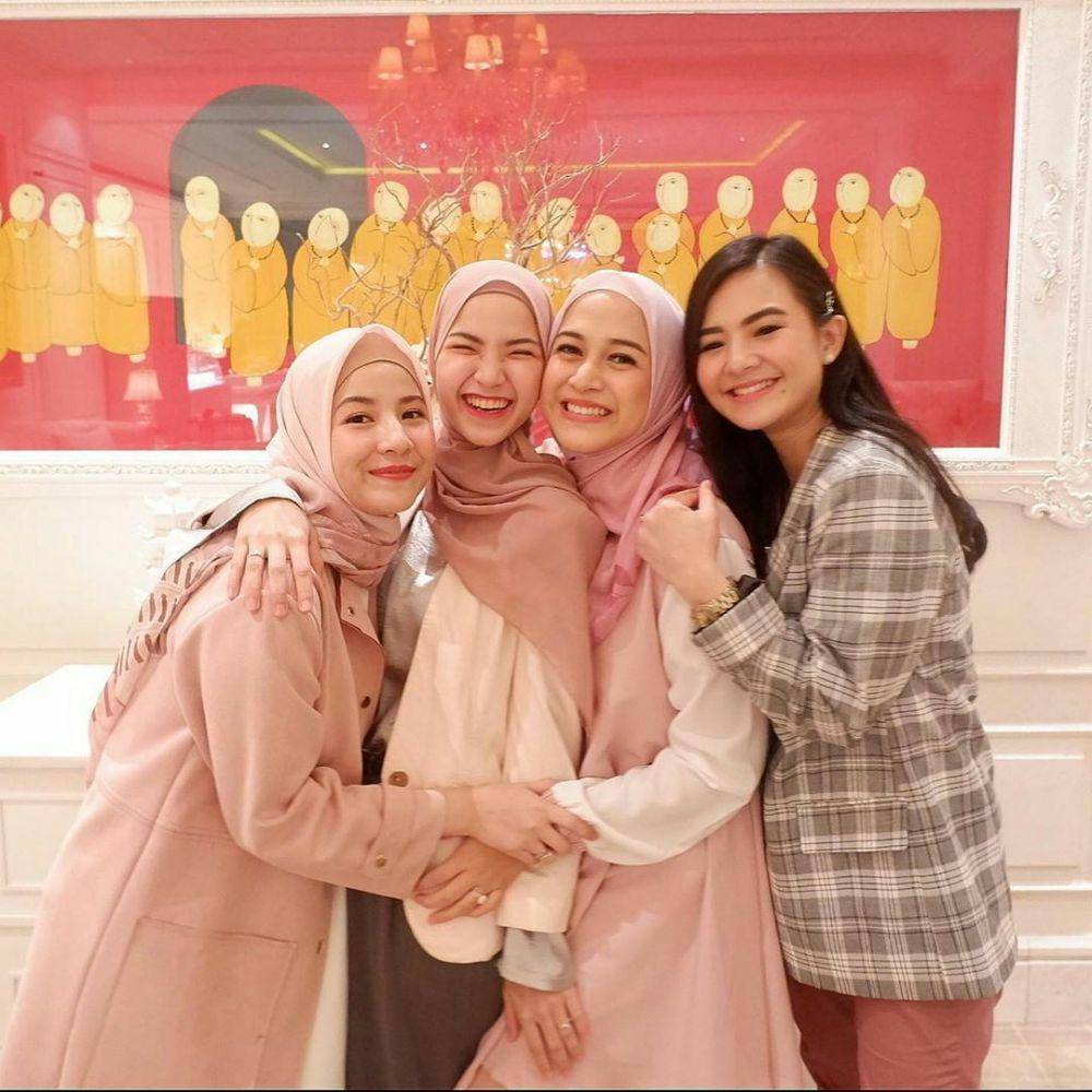 instagram.com/ninazatulini22