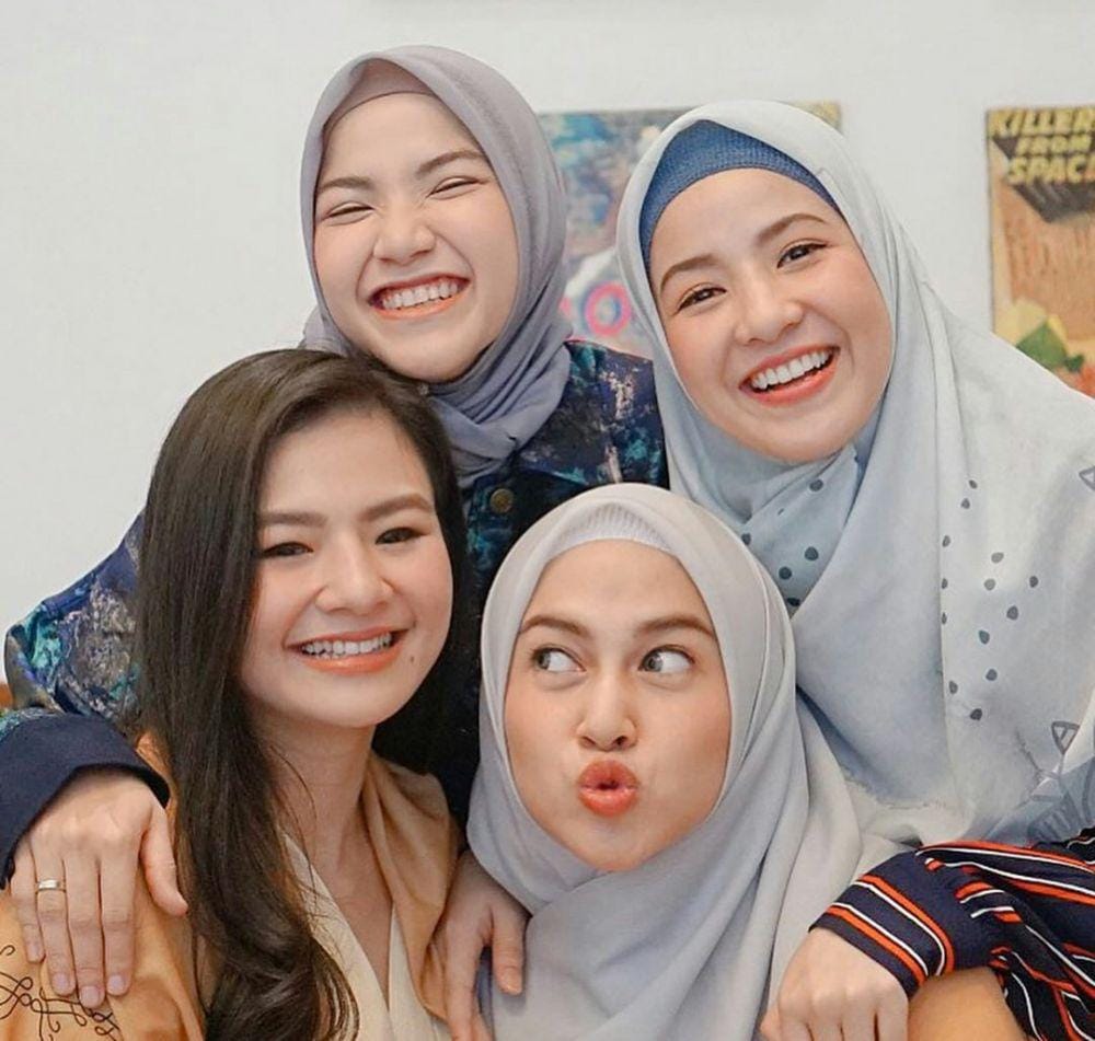 instagram.com/ninazatulini22