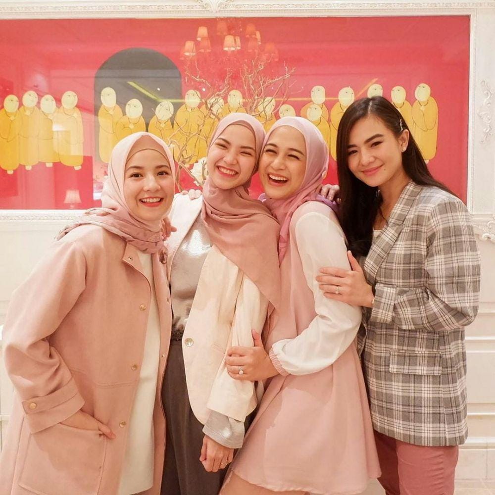 instagram.com/ninazatulini22