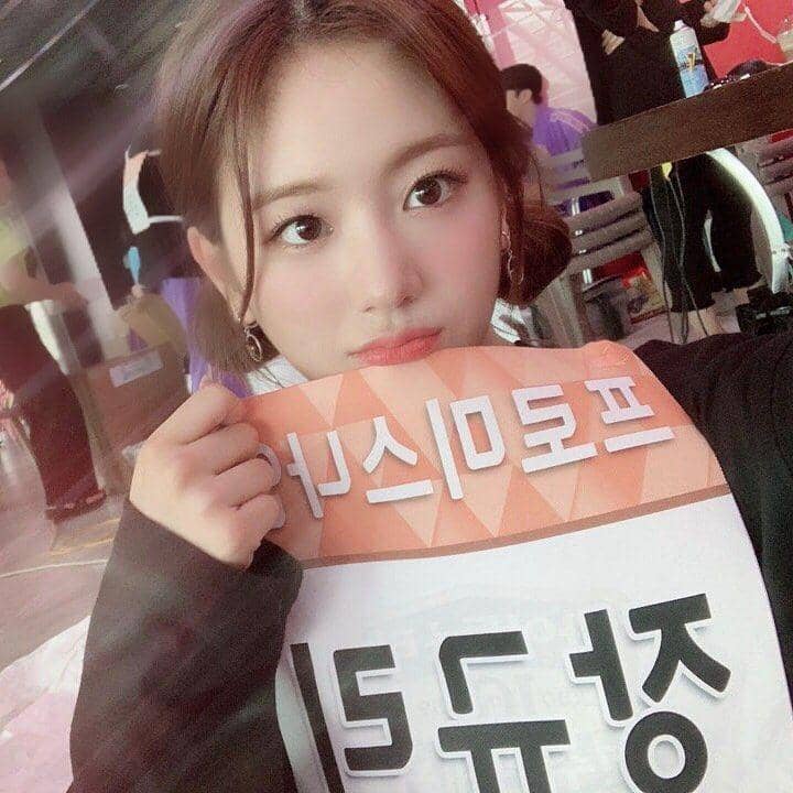 instagram.com/officialfromis_9