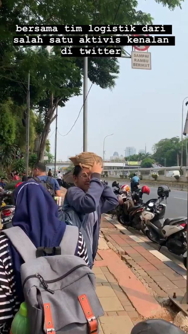 instagram.com/awkarin