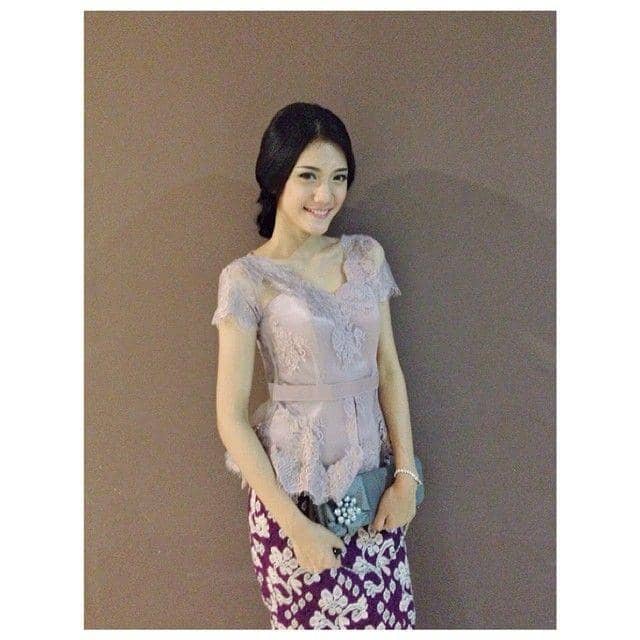 instagram.com/anissaaziza