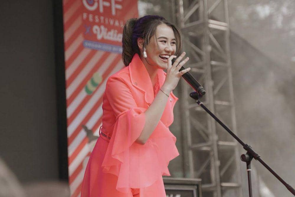 Telah Rilis Lagu, ini 10 Potret Aaliyah Massaid di Atas Panggung