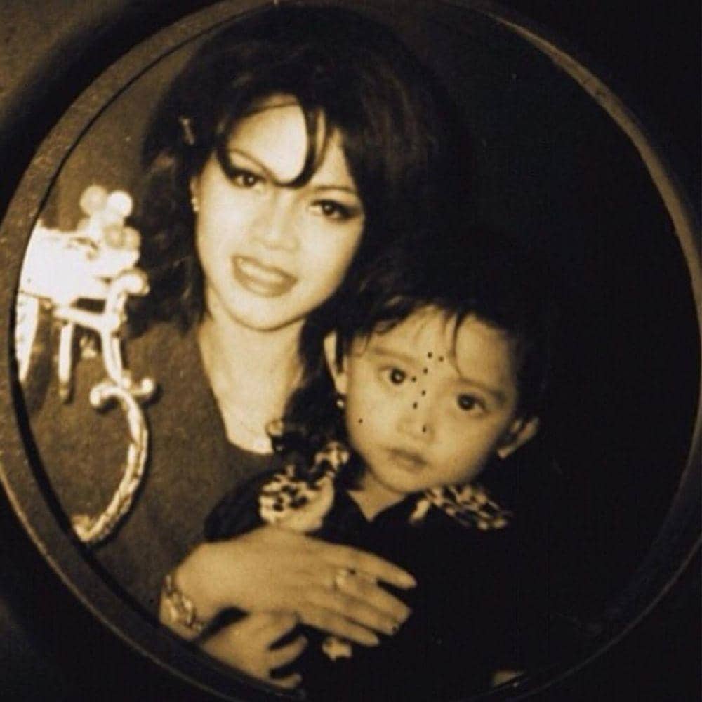 instagram.com/rachelvennya