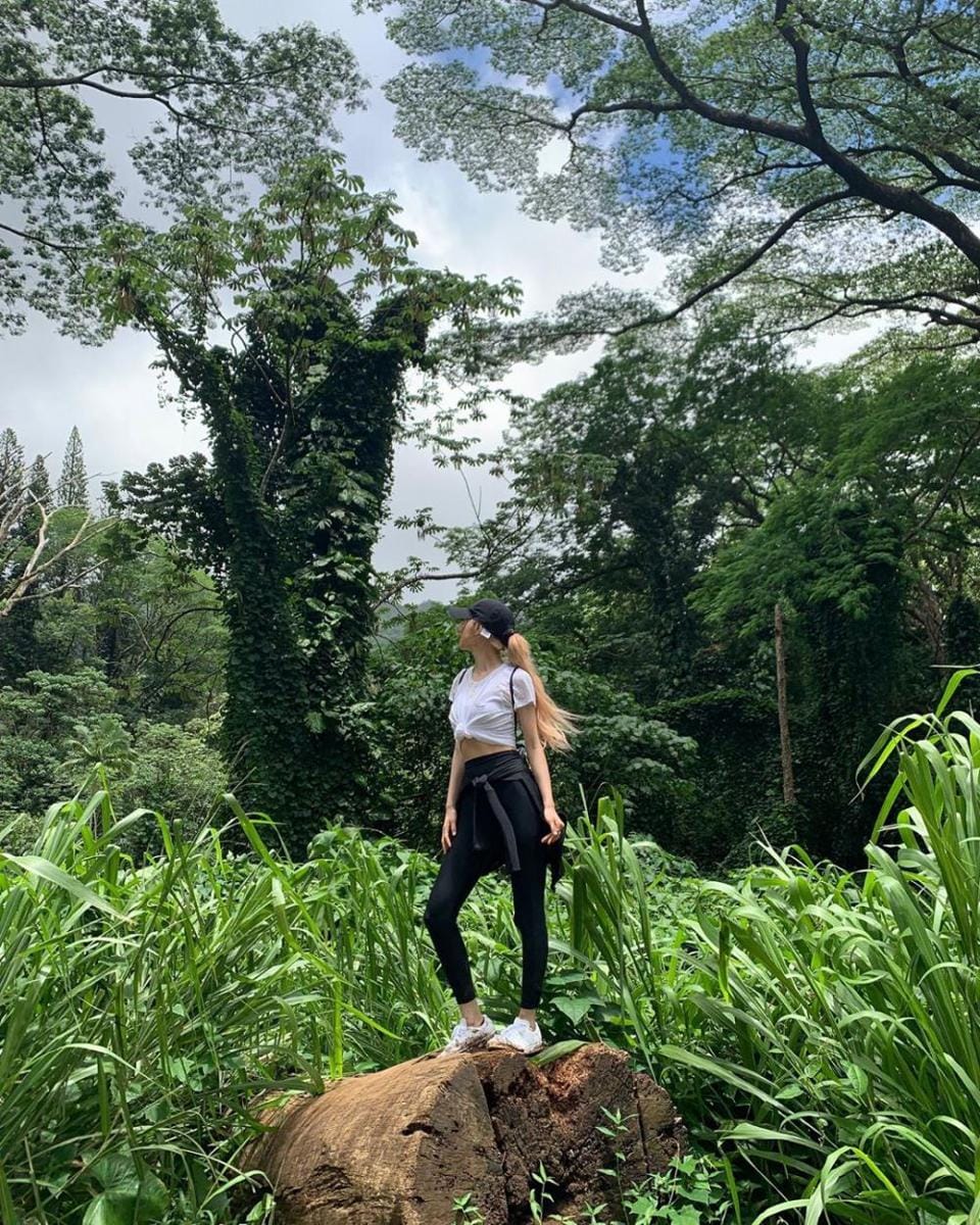 instagram.com/@roses_are_rosie