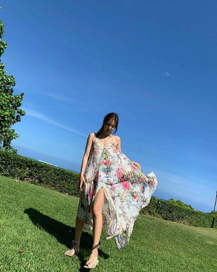 Instagram.com/jennierubyjane