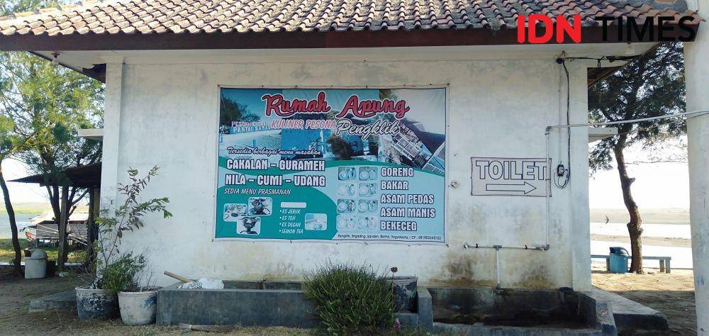 Ilustrasi Bumdes Rumah Apung di Laguna Pantai Samas yang sepi pengunjung. IDN Times/Daruwaskita