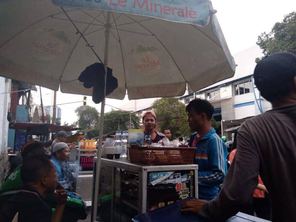Ilustrasi untuk pedagang asongan/pedagang kaki lima. IDN Times/Lia Hutasoit