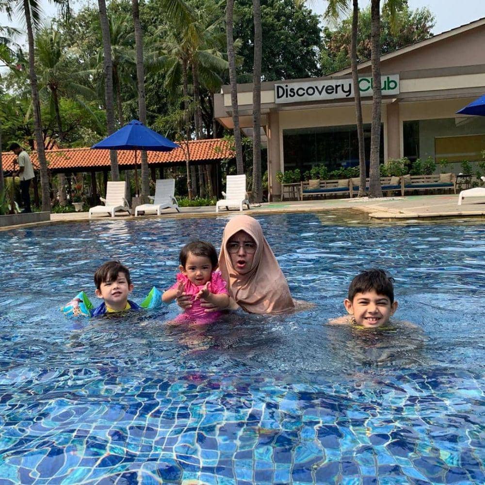 11 Potret Manis Risty Tagor Bareng Ketiga Buah Hatinya yang Bikin Adem