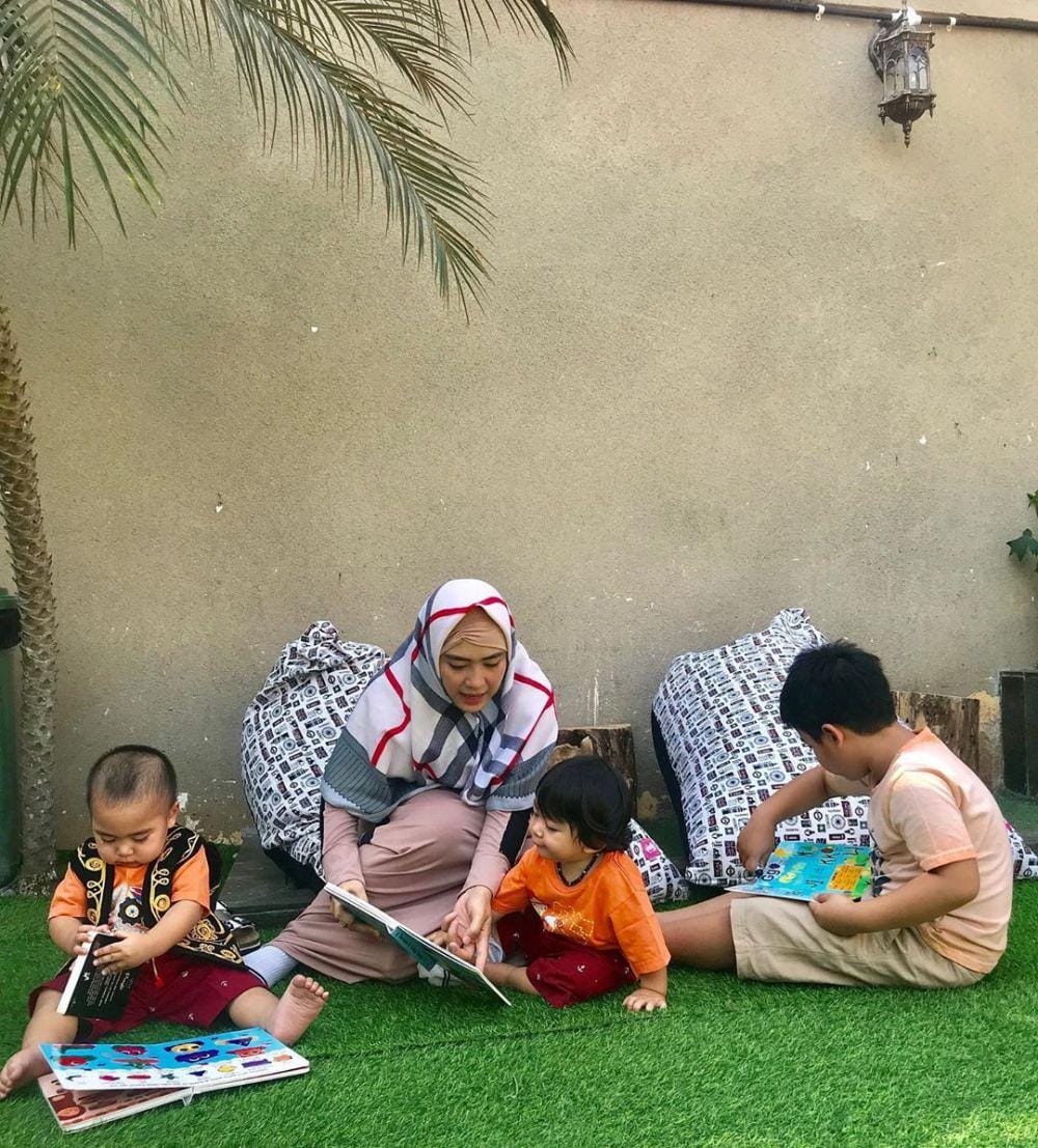 instagram.com/apriljasmine85