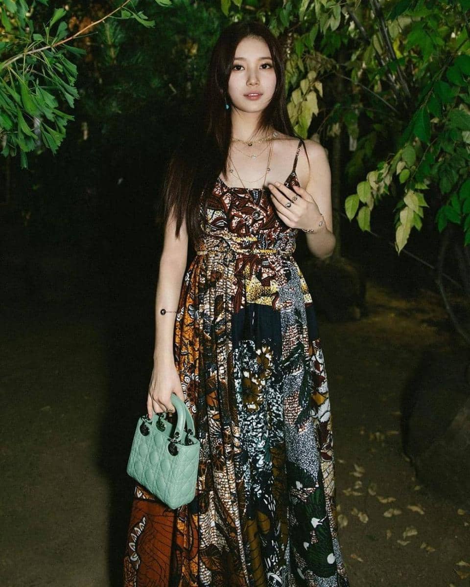 Instagram/justsuzy9410 •