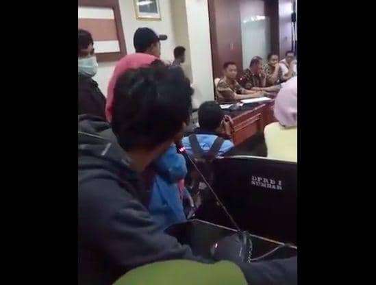 (Tangkapan layar ketika Hidayat menerima audiensi mahasiswa) www.twitter.com/@DianaSmnjntk