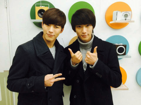 twitter.com/flyb1a4