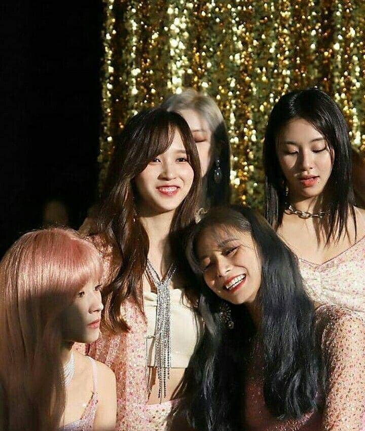 instagram.com/pink_momoring