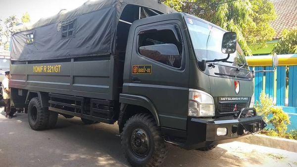 Instagram.com/meandaroundcars