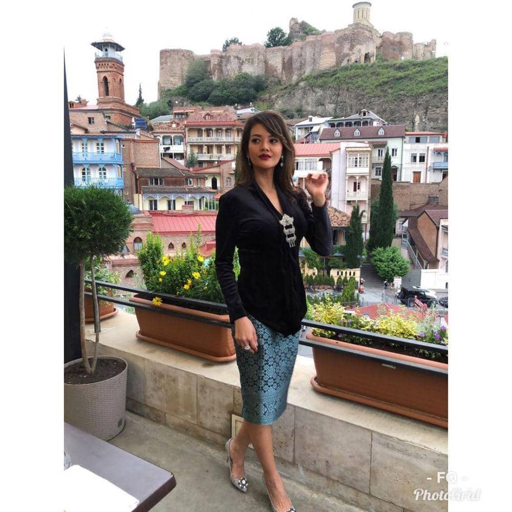 instagram.com/farahquinnofficial