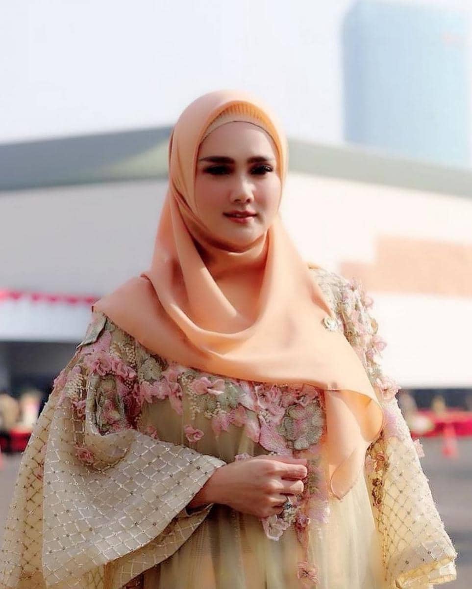 instagram.com/mulanjameela1