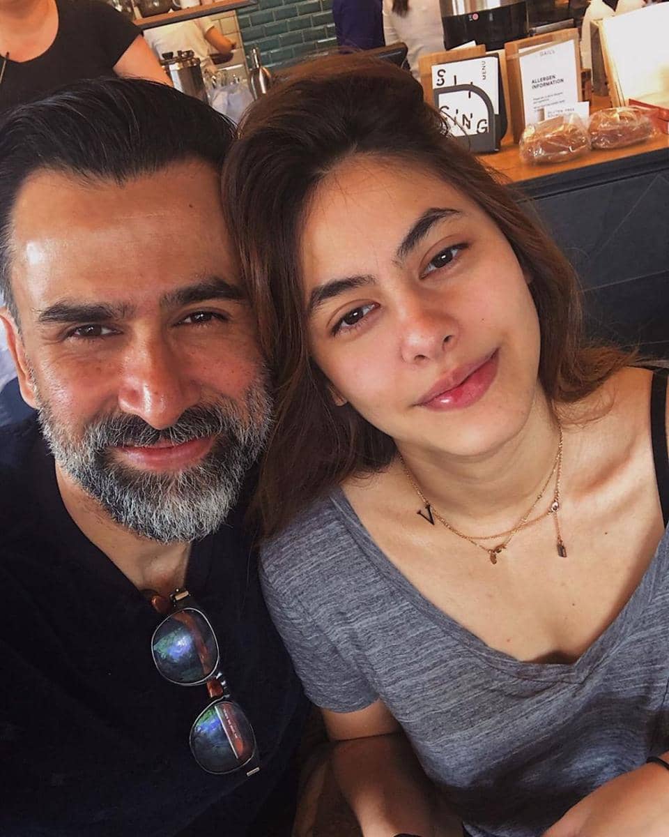 instagram.com/Valarie Thomas