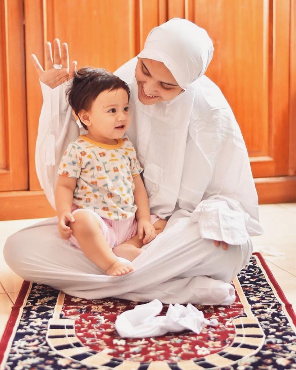 instagram.com/zeezeeshahab