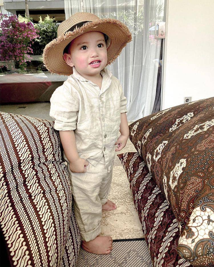 instagram.com/rachelvennya