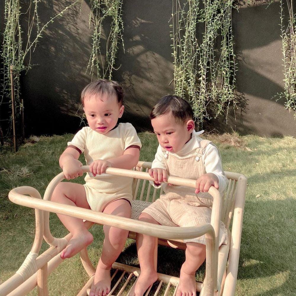 instagram.com/rachelvennya