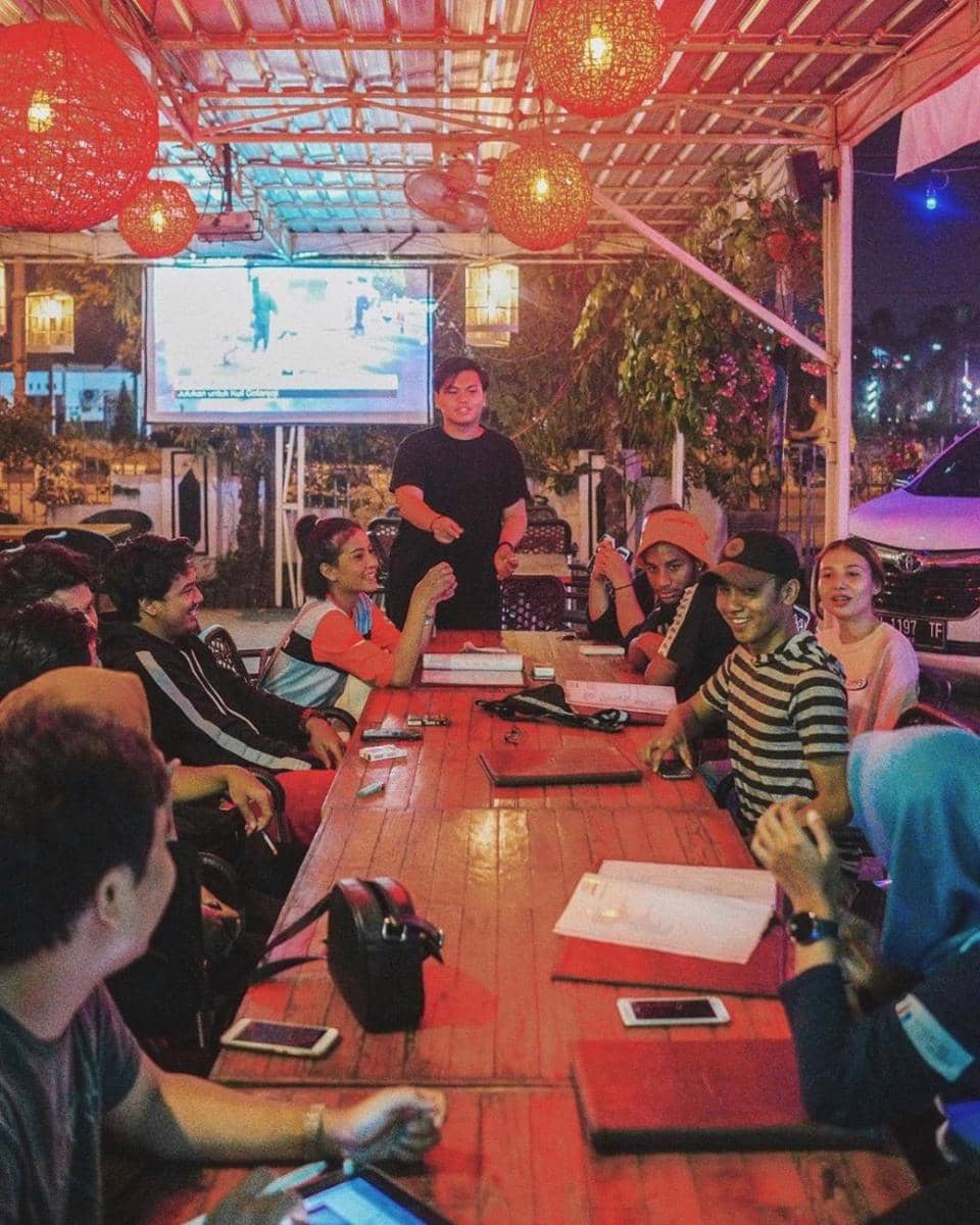 instagram.com/awkarin