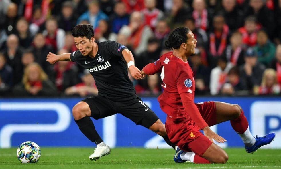 Hwang Hee-chan dan Takumi Minamino Memukau Anfield