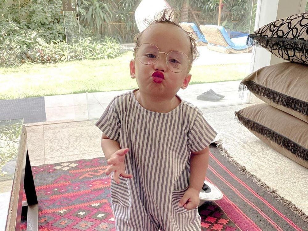 instagram.com/rachelvennya